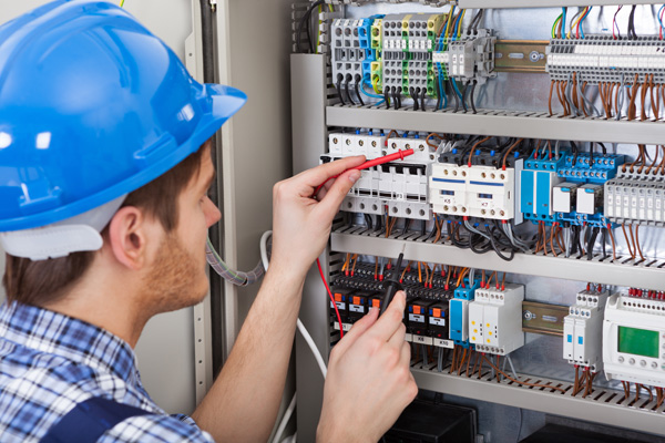 Experienced Auburn electrical technician in WA near 98092