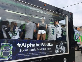 Book a Phoenix party bus in AZ near 85032